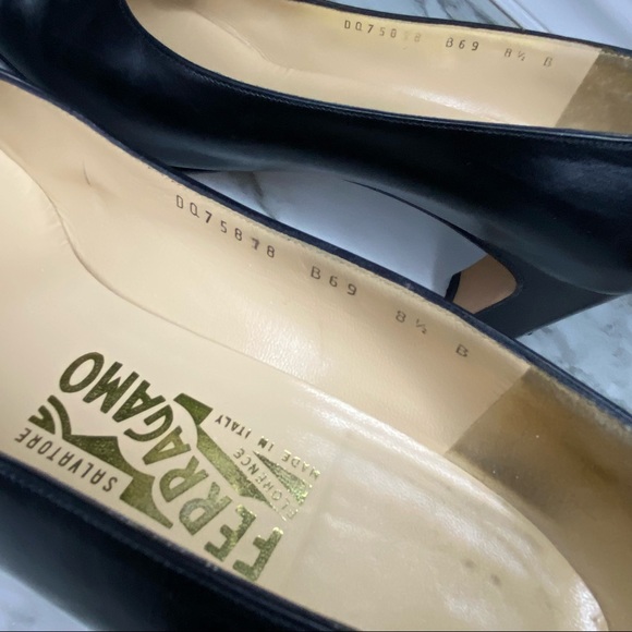 Vintage Salvatore Ferragamo Black Leather Patent Cap Toe Signature Heels 8.5 - Picture 6 of 10